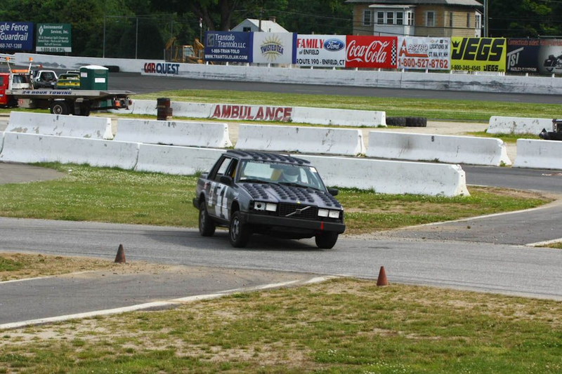 Illustration for article titled The 24 Hours Of LeMons New England 2009 Über Gallery, Part 1